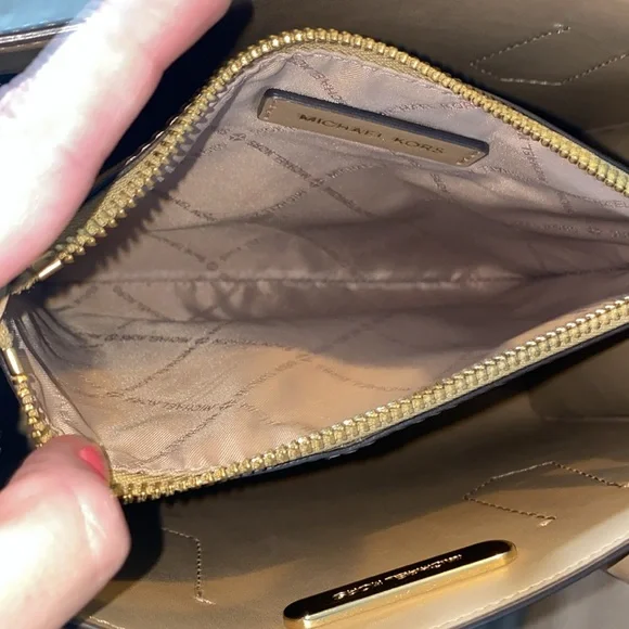 Michael Kors Beige Square Purse Bag with Gold Studs Great Condition Trendy - Picture 4 of 7